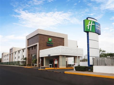 Holiday Inn Express Piedras Negras Guest Room & Suite Options