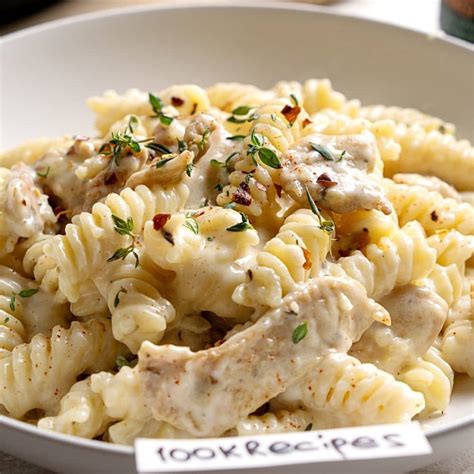 Cheesy Chicken Pasta Recipe (Easy Recipe)