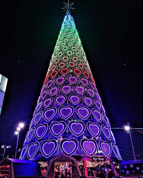 Christmas Tree in Liverpool Editorial Image - Image of liverpool, beautiful: 136117390