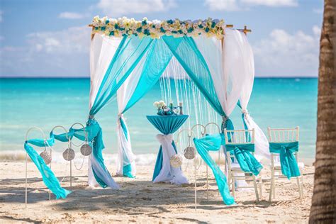 Get Married in 2016 - Top Destinations in the Caribbean | Cardinal Bridal