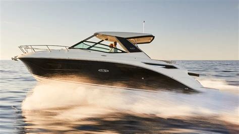 Sea Ray Sundancer 320 tour: Versatile sportsboat with a remarkable interior