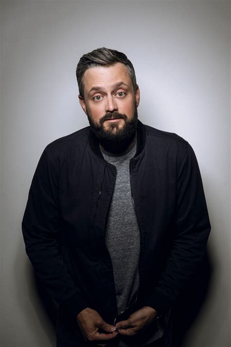 Comedian Nate Bargatze talks honking fans, his magic dad and clean ...