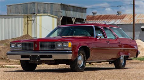 1976 Oldsmobile Custom Cruiser Wagon at Dallas 2022 as T184 - Mecum ...