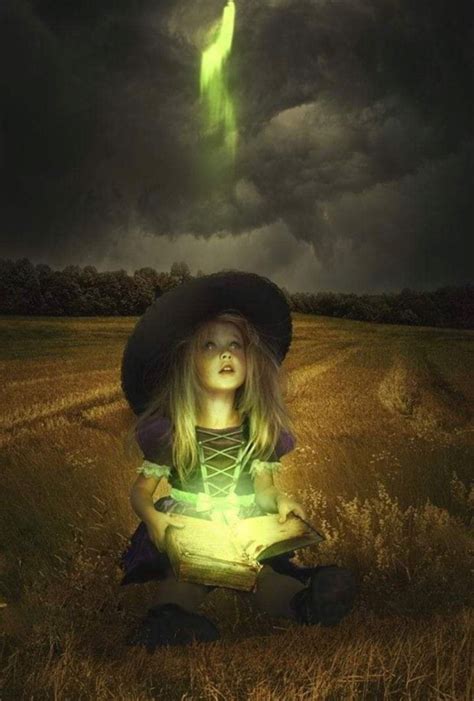 Fantasy Witch, Witch Art, Dark Fantasy Art, Halloween Pictures, Halloween Witch, Wiccan, Pagan ...