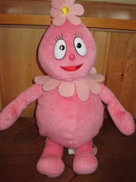 Yo Gabba Gabba Plush Talking Foofa Toy from 2009 Spin Master