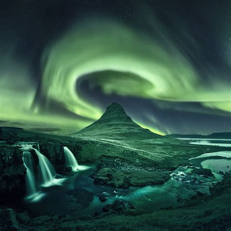 kirkjufell aurora borealis northern lights iceland waterfall night ...