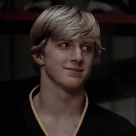 Johnny lawrence | Karate kid, Chicos famosos, Celebridades guapas