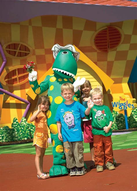 Dorothy the Dinosaur at Wiggles World, Dreamworld | Wiggles birthday ...