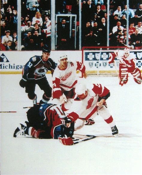 Detroit Red Wings Darren McCarty vs. Claude Lemiuex Fight 8x10 Photo - Detroit City Sports