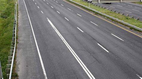 A Driver’s Guide to Pavement Lines and Lane Markings | AutoTrader.ca