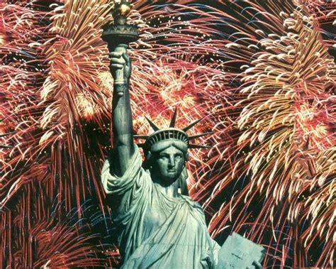 World Visits: Statue of Liberty Firework - New Year Celebrations