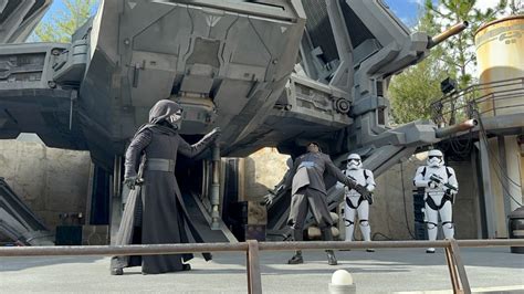 Kylo Ren and First Order Mini Show Returns to Star Wars: Galaxy's Edge ...