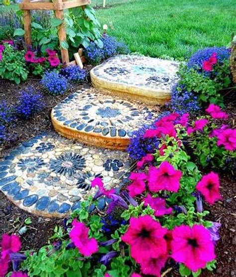 30 Best Stepping Stones Ideas For Your Backyard | Mosaic garden, Mosaic ...