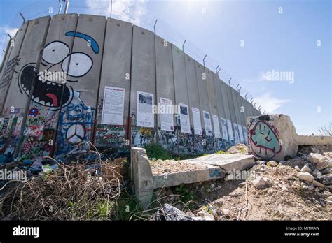 Graffiti at the Israeli West Bank barrier in Betlehem Stock Photo - Alamy