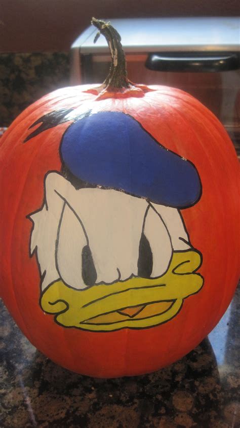 hand painted donald duck pumpkin #HandPainteddonaldduckpumpkin, #donaldduck #cartoon #dis ...