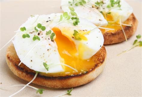 COMMENT faire un OEUF POCHÉ - Recette FACILE