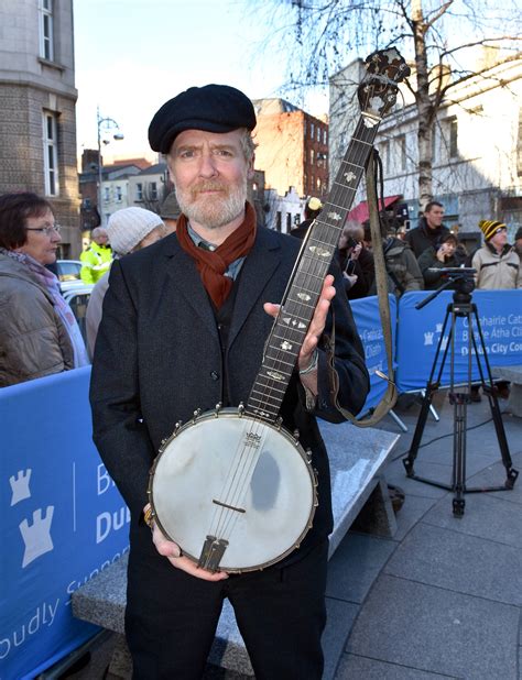 Luke Kelly Statue on South King Street - VIP Magazine