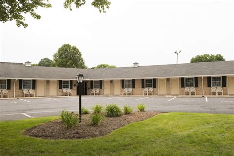 BIRD-IN-HAND FAMILY INN - Bird-in-hand PA 2740 Old Philadelphia Pike 17505