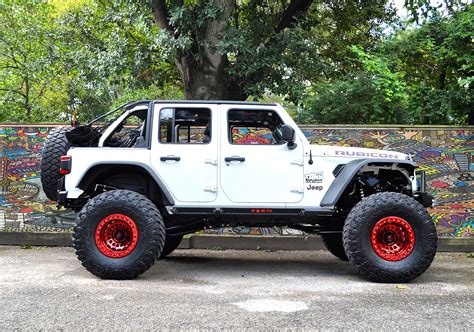 Arriba 96+ imagen white wheels jeep wrangler - Thptnganamst.edu.vn