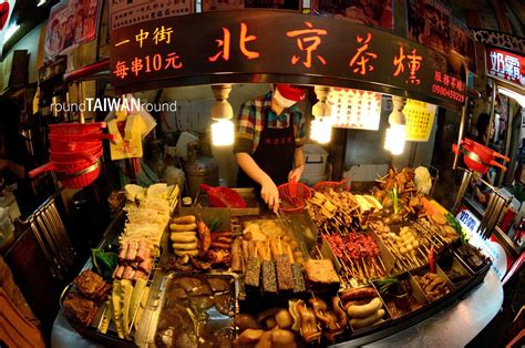 Fengjia Night Market | roundTAIWANround