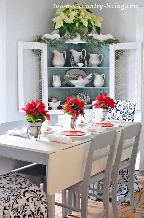 Christmas Brunch Table Setting - Town & Country Living