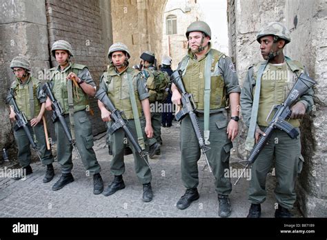 Israeli police guarding an entrance to the Old City of Jerusalem Stock ...