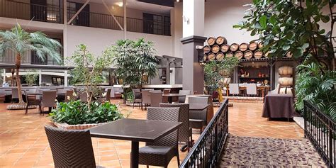 Embassy Suites Napa Valley - 5 minutes walk to tasting rooms