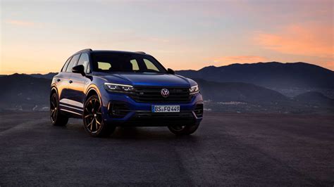 2020 VW Touareg R SUV revealed with plug-in power and 456hp • neoAdviser