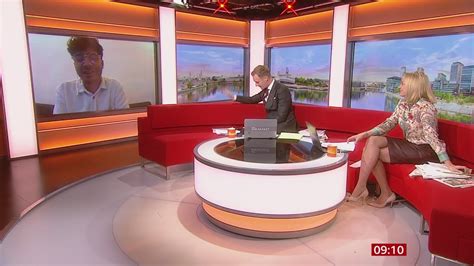 Louise Minchin - BBC Breakfast 02/11/2020 - HD - YouTube