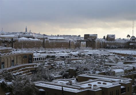 WATCH LIVE: Snow falls in Jerusalem as worshipers brave storm to pray ...