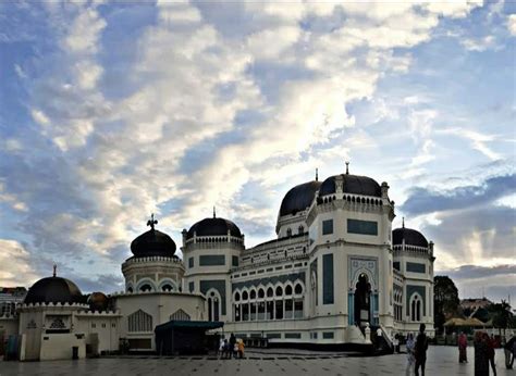 Masjid Raya Al Mahsun, Medan, North Sumatra, Indonesia. | Arsitektur islami, Arsitektur, Islam