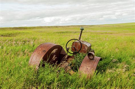 Old Rusty Tractor Photograph by Marvin Barth - Fine Art America