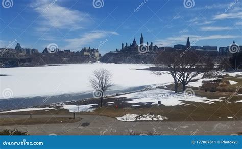 Ottawa Parliament in Winter Stock Image - Image of hotel, flag: 177067811