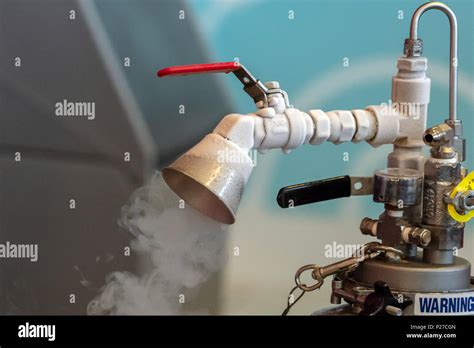 Liquid nitrogen tank hi-res stock photography and images - Alamy