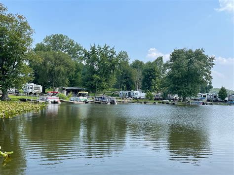 WAYS TO STAY | Lakeview Campground