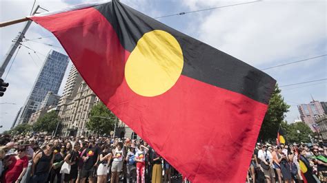 The fight to 'free' the Aboriginal flag - BBC News