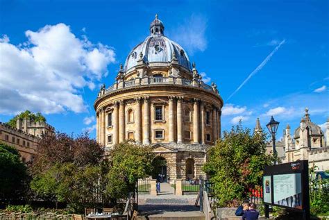 2 Hour Free Oxford Walking Tour From Oxford Students - Footprints Tours