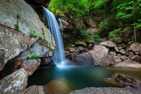 6 Amazing Kentucky Waterfalls You Have to Visit in 2020