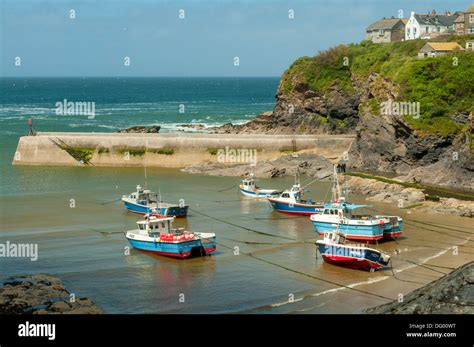 Harbour at Port Isaac, Cornwall, England Stock Photo - Alamy