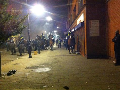 Tottenham riots lead to 160 arrests - Photo 5 - Pictures - CBS News