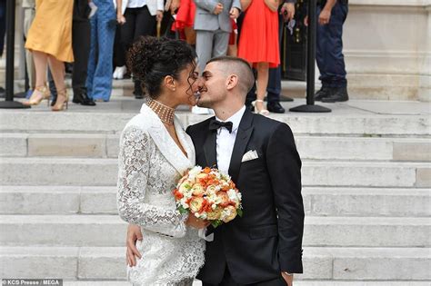 Italy midfielder Verratti weds model girlfriend