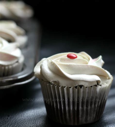 Merry Tummy: Perfect Fresh Cream Frosting Recipe, Topped On Helen's ...