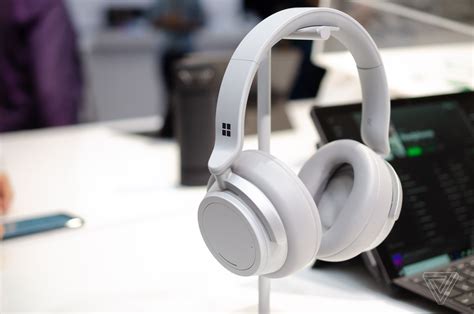 First listen with Microsoft’s new Surface Headphones - The Verge