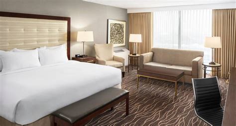 Hilton Kansas City Hotel Near KCI Airport