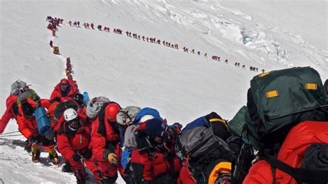 Como é esperar nas longas filas para chegar ao cume do Monte Everest - MDig