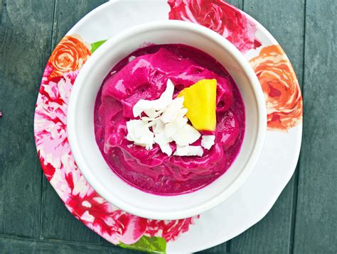 Tropical Dragon Fruit Pitaya Smoothie Bowl | Modern Honey