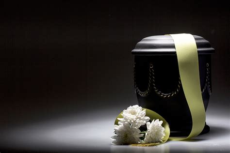 What You Need to Know about Cremation Urns