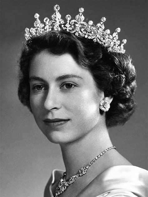 young queen elizabeth ii - Google Search | Young queen elizabeth, Queen ...