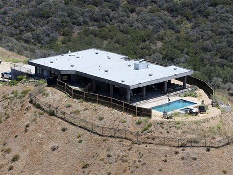 Caitlyn Jenner's Malibu Home Burns Down in California Wildfire