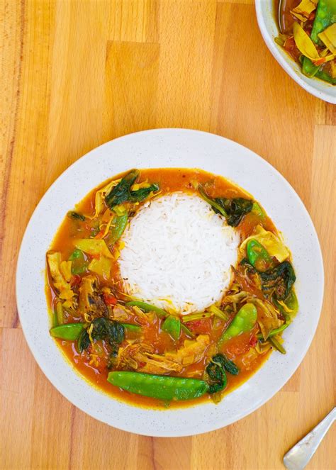 Tomato & Coconut Banana Blossom Curry |Euphoric Vegan